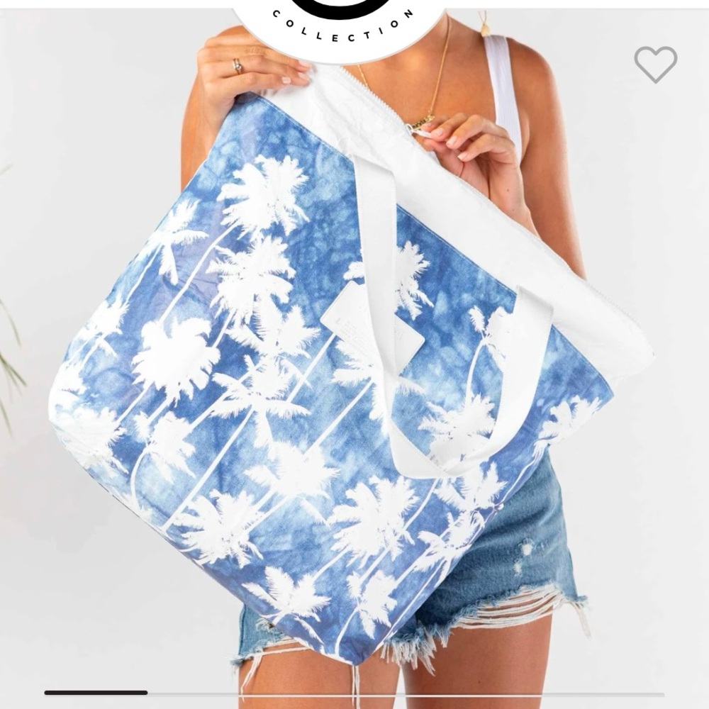 Brand new Aloha Collection Day Tripper - Coco palms print